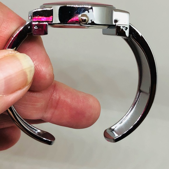 Mickey Mouse Quartz Watch - Picture 5 of 8